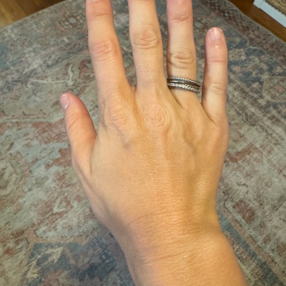 Crossover Band Ring - Picture 4 of 6